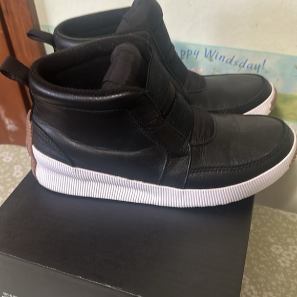 Womens black sorel booties,waterproof - Picture 3 of 6